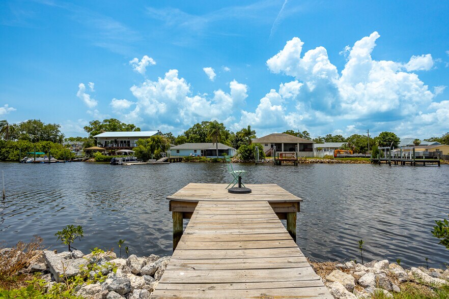 More Photos Of 8820 Rocky Creek Dr, Tampa Apartments For Sale
