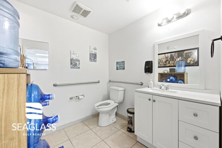 More Photos Of 2730 Fowler St, Fort Myers Freestanding For Sale