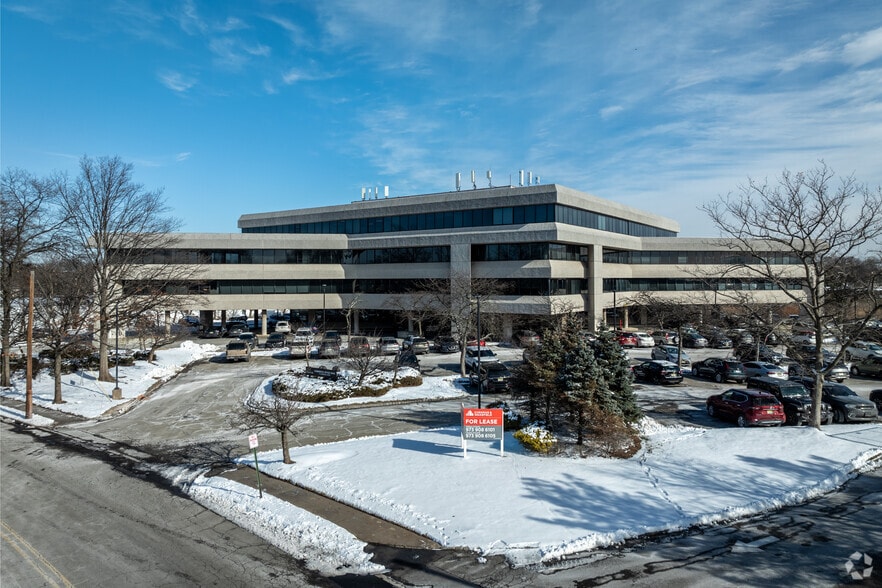 More Photos Of 20 Commerce Dr, Cranford Unknown For Lease