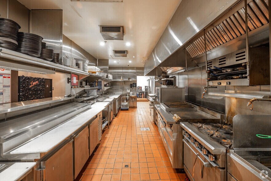 More Photos Of 100 S Main St, Santa Ana Restaurant For Lease