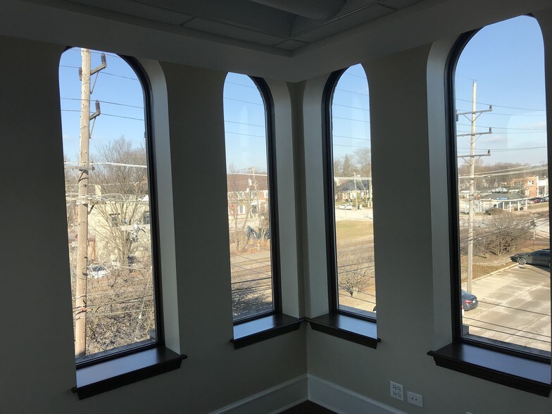 More Photos Of 1 Walker Ave, Clarendon Hills Office For Lease