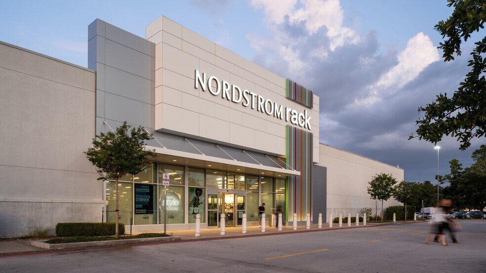 More Photos Of 2000 Willowbrook Mall, Houston Unknown For Lease