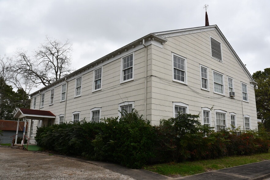 More Photos Of 211 E 3rd St, El Campo Religious Facility For Sale