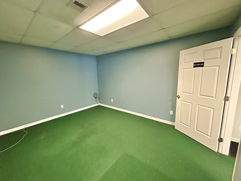 More Photos Of 1370 S Dixie St, Horse Cave Warehouse For Sale