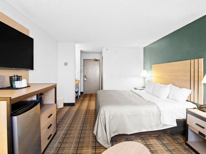 More Photos Of 15150 Brighton Rd, Brighton Hotel For Sale