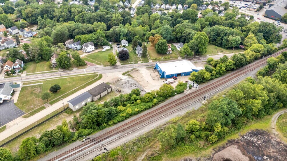 More Photos Of 215 W Bridge St, Elyria General Retail For Sale