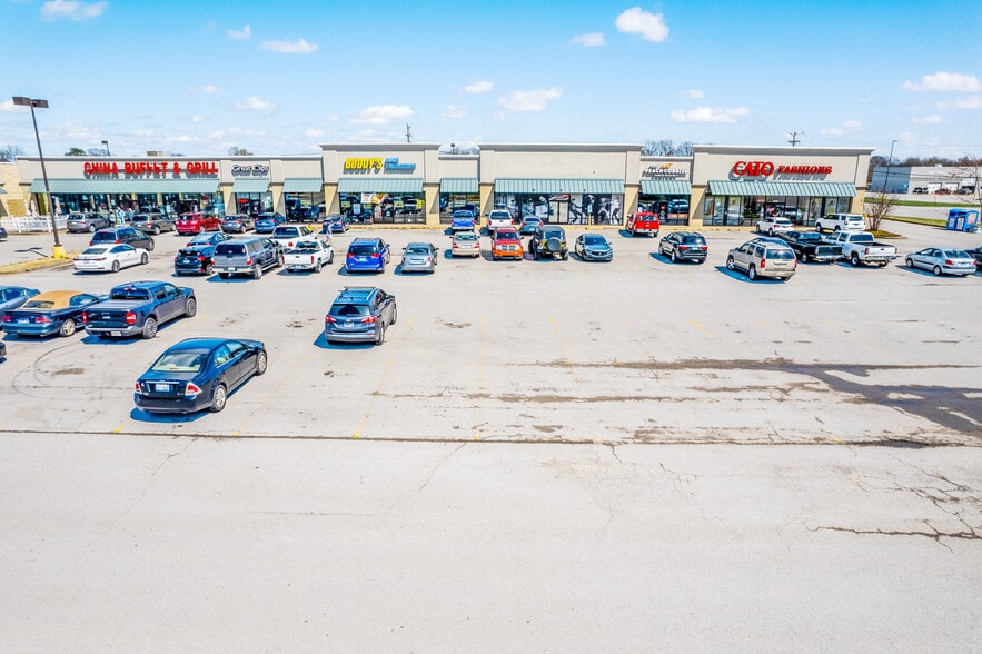 More Photos Of 200-266 Segler Dr, Oak Grove General Retail For Sale