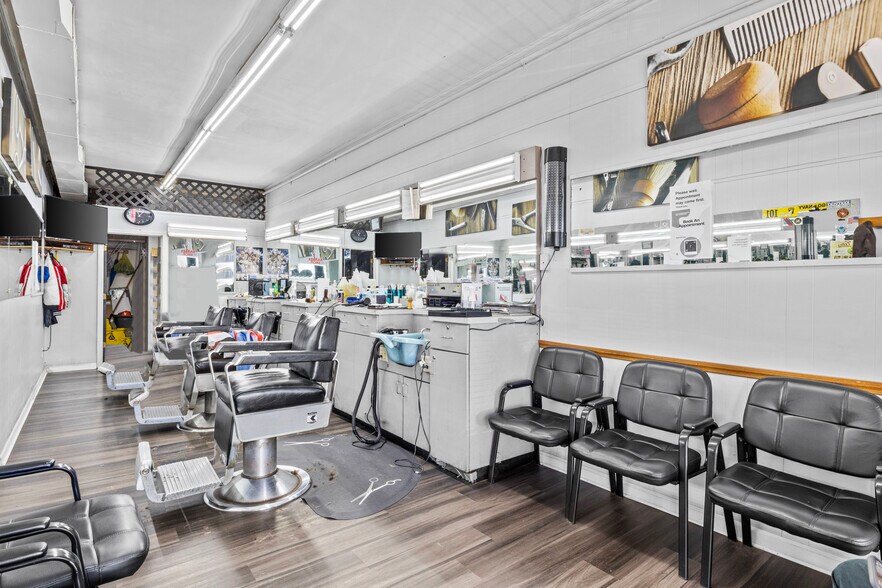 More Photos Of 1415-1419 Leestown Rd, Lexington General Retail For Sale