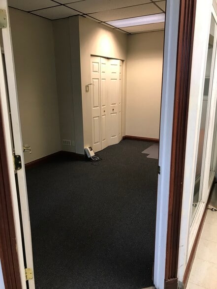 More Photos Of 4616 W Fullerton Ave, Chicago Light Manufacturing For Sale
