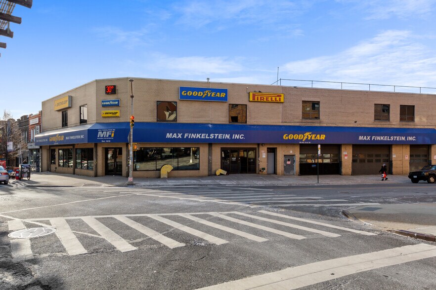 More Photos Of 30-02 Newtown Ave, Astoria Warehouse For Lease