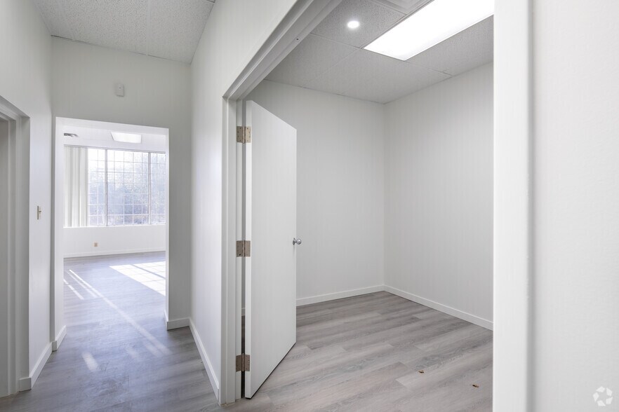 More Photos Of 1040 Martin Grove Rd, Toronto Service For Sale