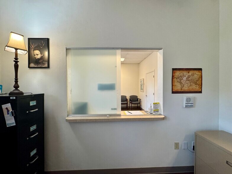 More Photos Of 7731 Newberry Rd, Gainesville Flex For Lease