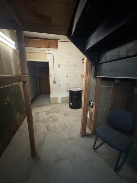 More Photos Of 140 Valley St, Tarrytown Warehouse For Lease