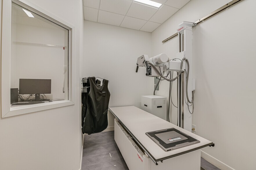 More Photos Of 5915 La Crosse Ave, Austin Medical For Sale