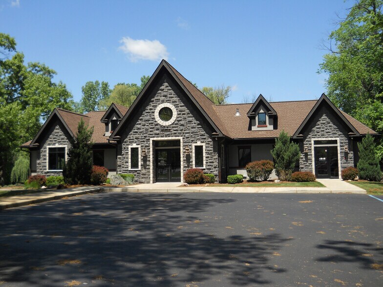 Primary Photo Of 440 W Centre Ave, Portage Office For Sale