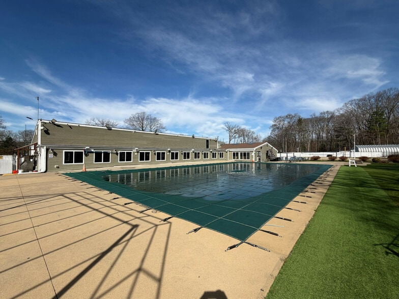 More Photos Of 325 Farnum Pike, Smithfield Restaurant For Sale