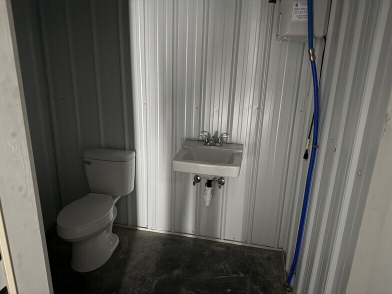 More Photos Of 1345 Potter Town Rd, Midway Industrial For Sale