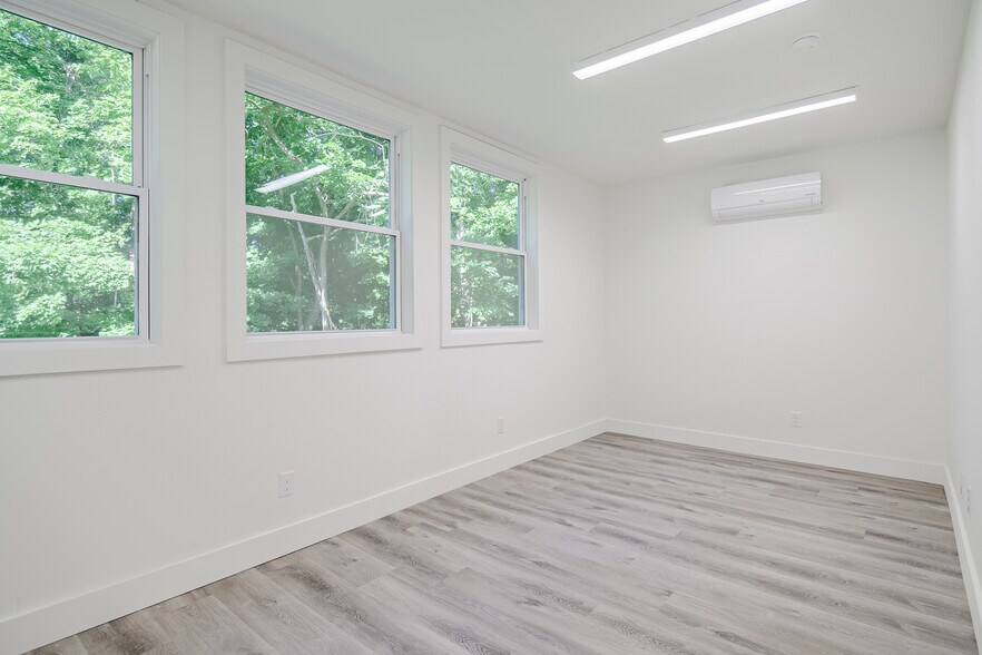 More Photos Of 5 Riverside Rd, Sandy Hook Medical For Sale