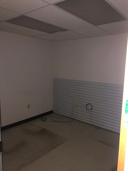 More Photos Of 10051 Simonson Rd, Harrison Showroom For Lease