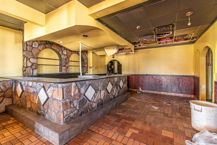 More Photos Of 1301 N 18th St, Monroe Fast Food For Sale