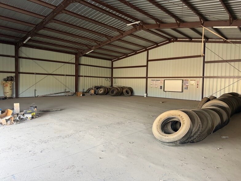More Photos Of 260 County Road 118, Pecos Warehouse For Lease