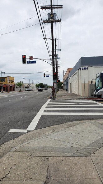 More Photos Of 2301-2305 S Main St, Los Angeles Warehouse For Lease