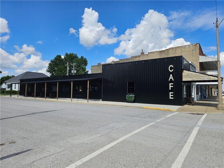 Primary Photo Of 120 W Cumberland St, Greenup General Retail For Sale