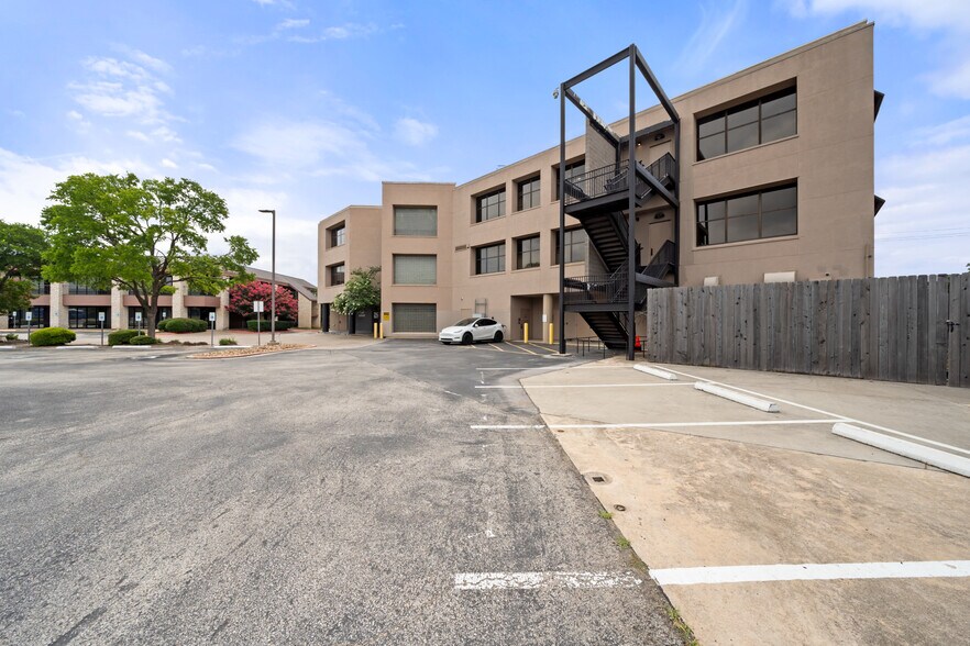 More Photos Of 7620 Guadalupe St, Austin Office For Lease