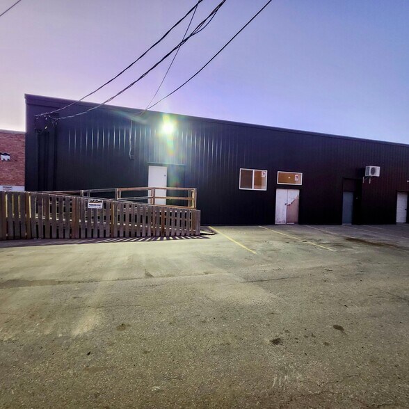 More Photos Of 27 Second Av N, Yorkton Storefront For Lease