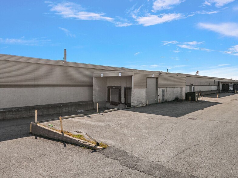 More Photos Of 6265 Ch De La Côte-De-Liesse, Saint-Laurent Warehouse For Lease