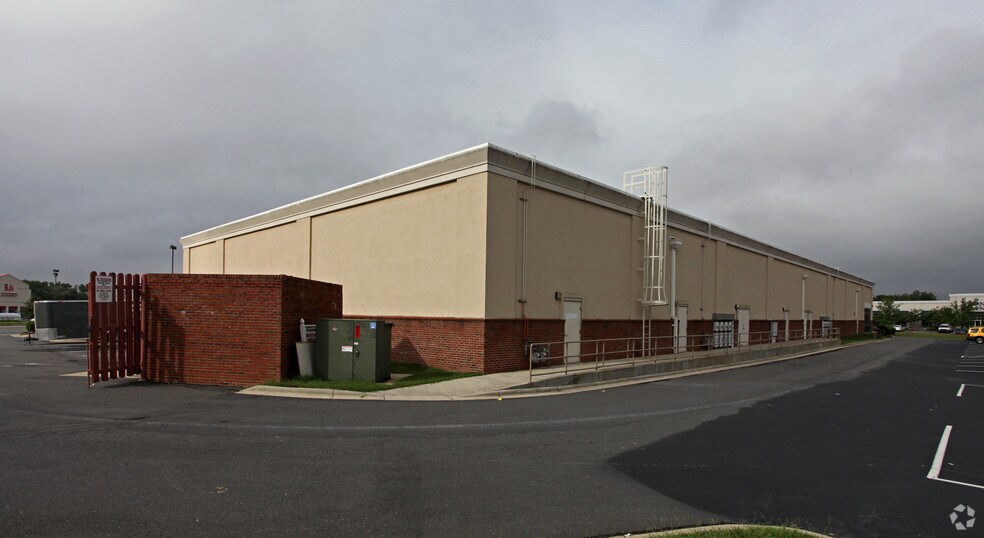 More Photos Of 11523 Carolina Place Pky, Pineville General Retail For Sale