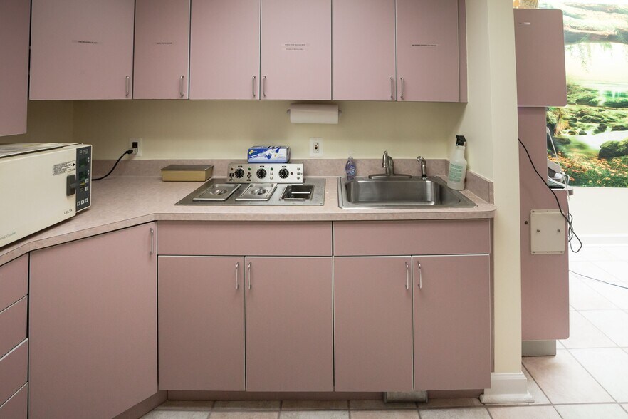 More Photos Of 931-947 Russell Ave, Gaithersburg Medical For Lease