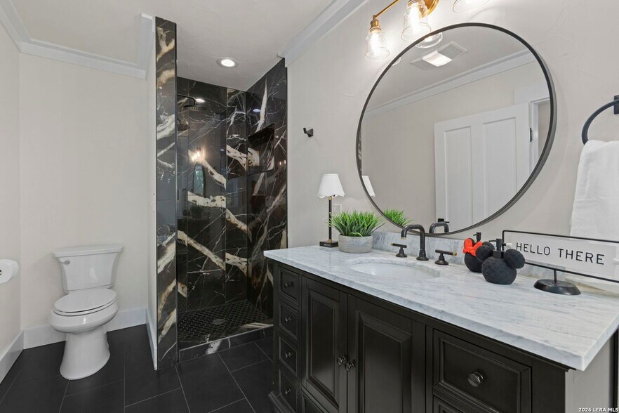 More Photos Of 824 High St, Comfort Flex For Sale