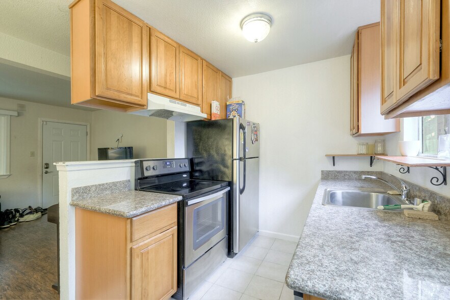 More Photos Of 2443 Grande Vista Ave, Oakland Apartments For Sale