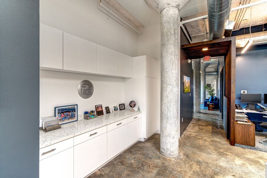More Photos Of 2301 Commerce St, Houston Loft Creative Space For Lease