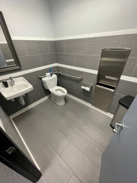 More Photos Of 2505 NW Boca Raton Blvd, Boca Raton Office For Sale