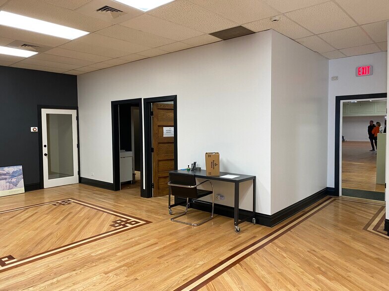 More Photos Of 6332 Roosevelt Rd, Oak Park Loft Creative Space For Sale