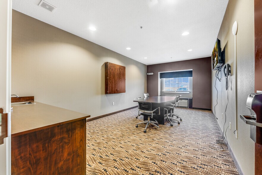 More Photos Of 20 Southland Dr, Fairmont Hotel For Sale