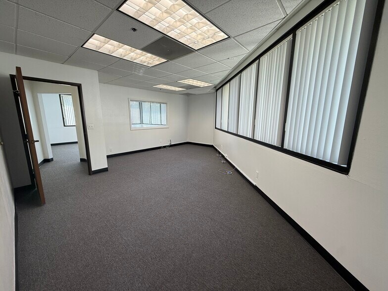 More Photos Of 1965-1985 Yosemite Ave, Simi Valley Medical For Lease