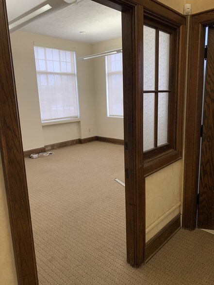 More Photos Of 612 New Hampshire St, Lawrence Office For Lease