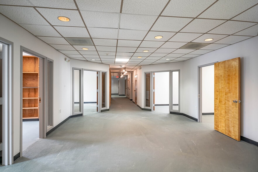 More Photos Of 8023 Malcolm Rd, Clinton Medical For Lease