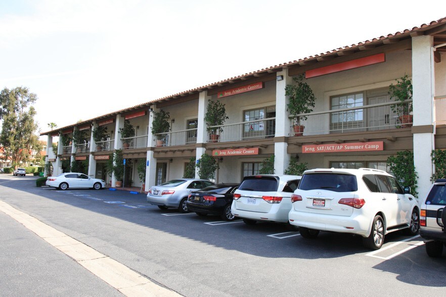 More Photos Of 171 E Thousand Oaks Blvd, Thousand Oaks Storefront Retail Office For Lease