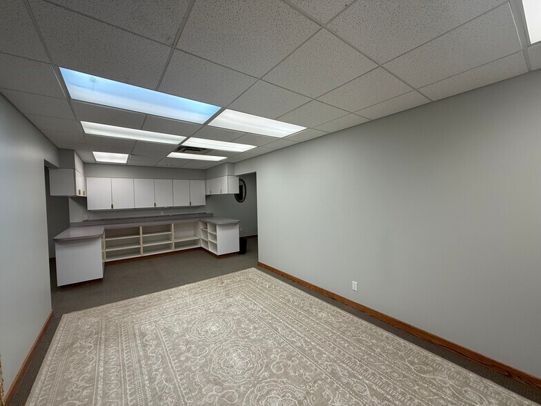 More Photos Of 2720 1st Ave NE, Cedar Rapids Office For Lease