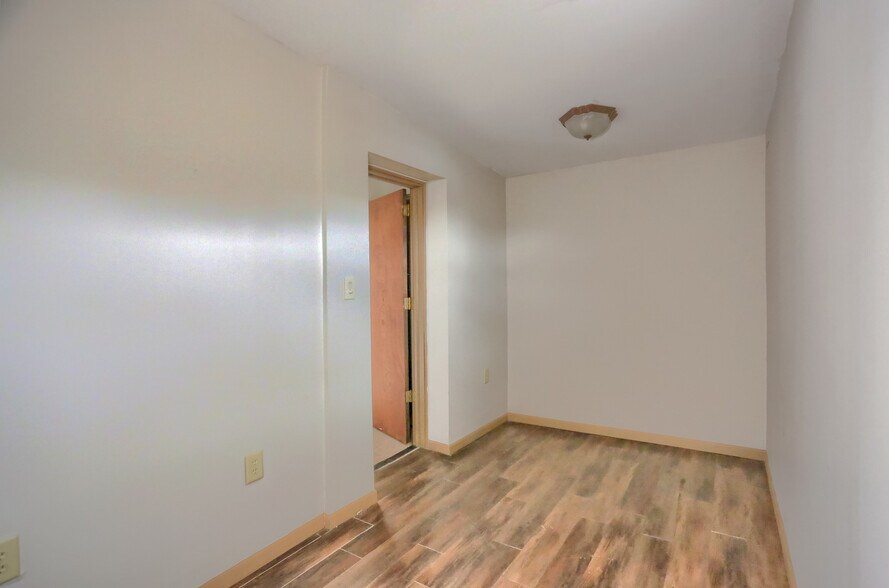 More Photos Of 41 N Mercer St, New Castle General Retail For Sale