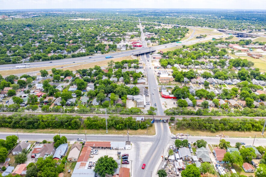 More Photos Of 1502 S Hackberry St, San Antonio Freestanding For Sale