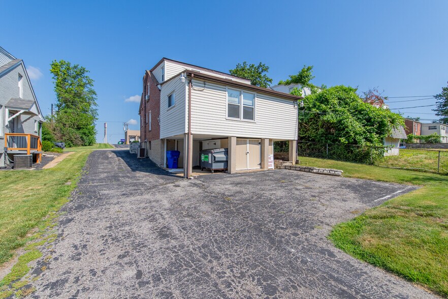 More Photos Of 4150 Crescent Dr, Saint Louis Office For Sale