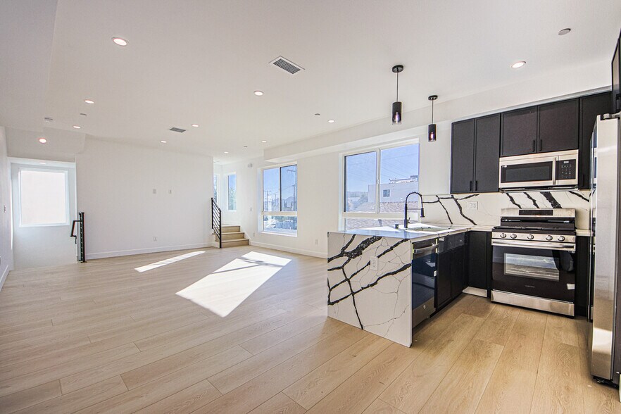 More Photos Of 5709 Auckland Ave, North Hollywood Apartments For Sale