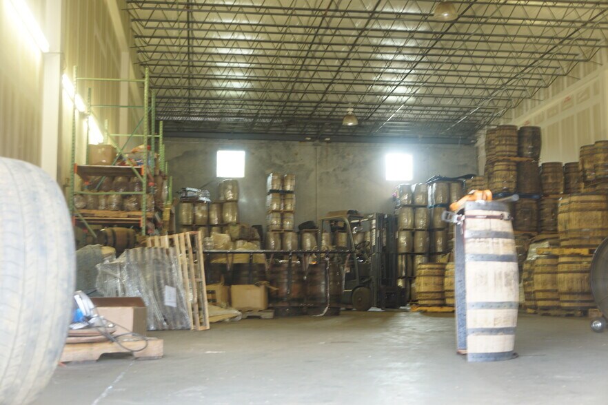More Photos Of 1700 35th St, Orlando Warehouse For Lease