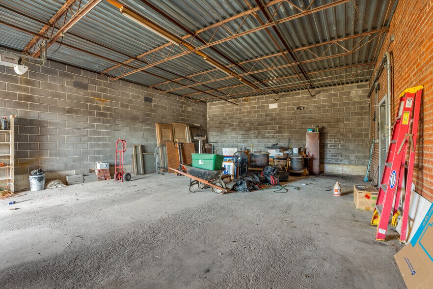 More Photos Of 2510 E 85th St, Kansas City Flex For Sale