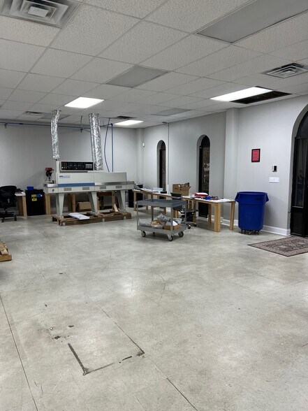 More Photos Of 415 Flint Ave, Albany Office For Sale